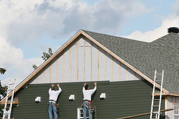 Professional Siding Replacement technician working in Oakland Mills, PA